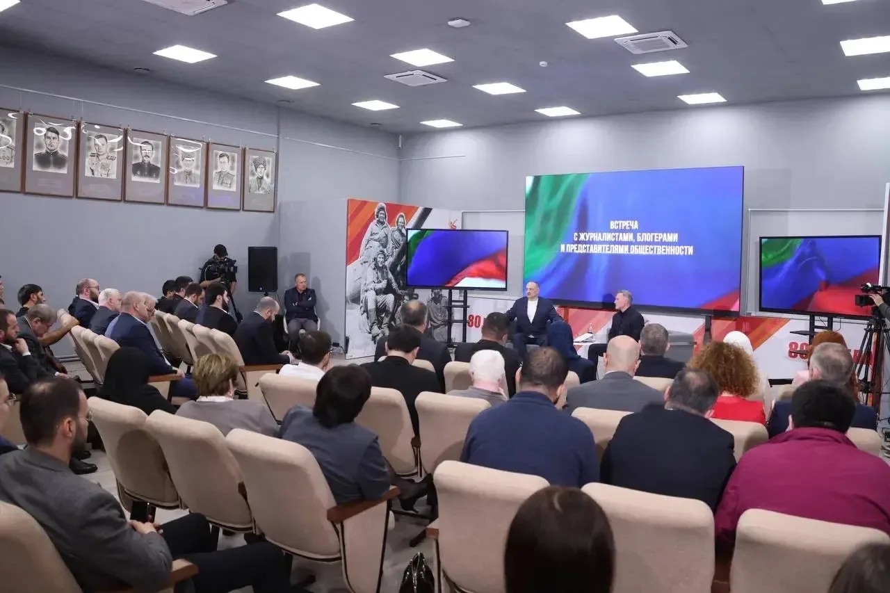 Про тот самый ковёр, виновных в ЧС и помощь пострадавшим от наводнений: Сергей Меликов ответил на вопросы журналистов, блогеров и представителей общественности